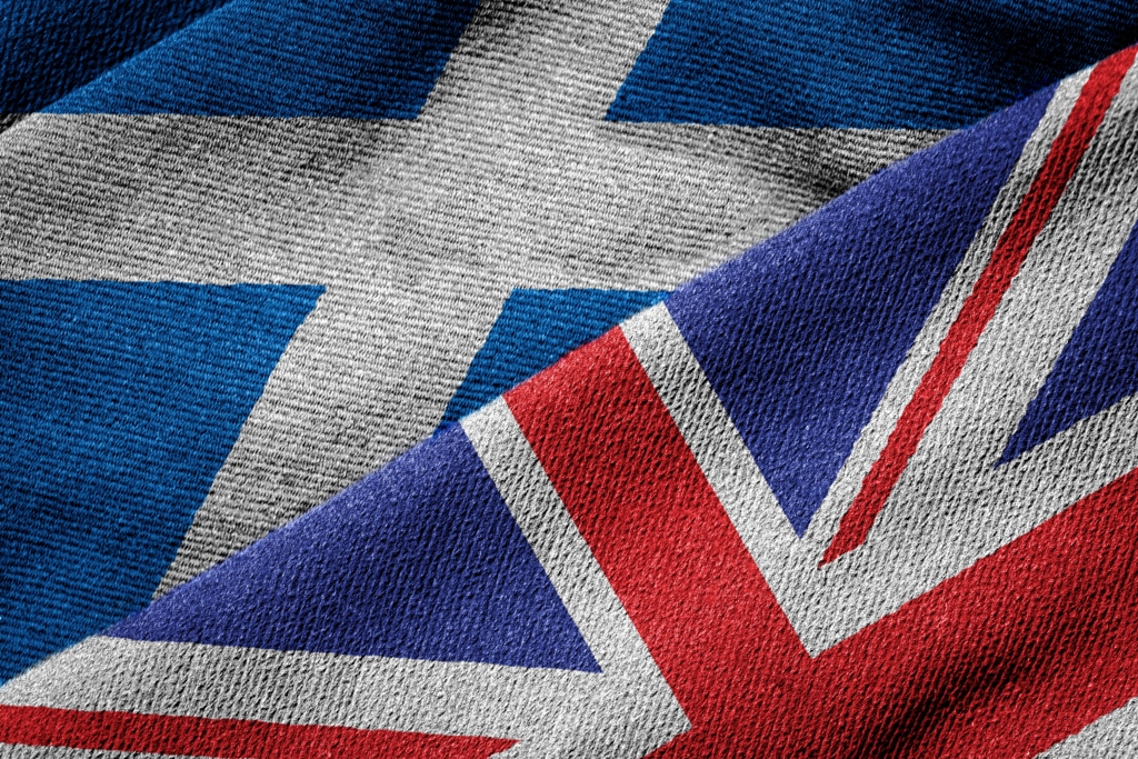 Bandiera scozzese e bandiera inglese sovrapposte