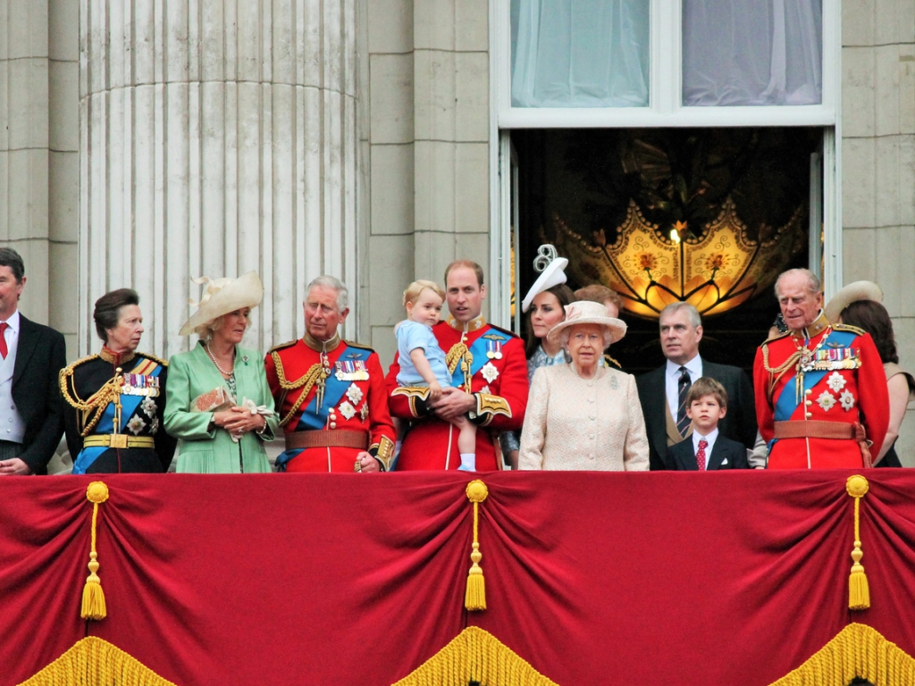 Foto della famiglia reale sul balcone di Buckingham Palace