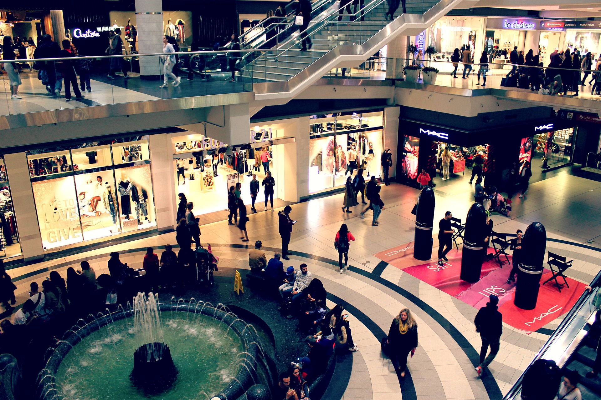 Veduta centro commerciale dall'alto
