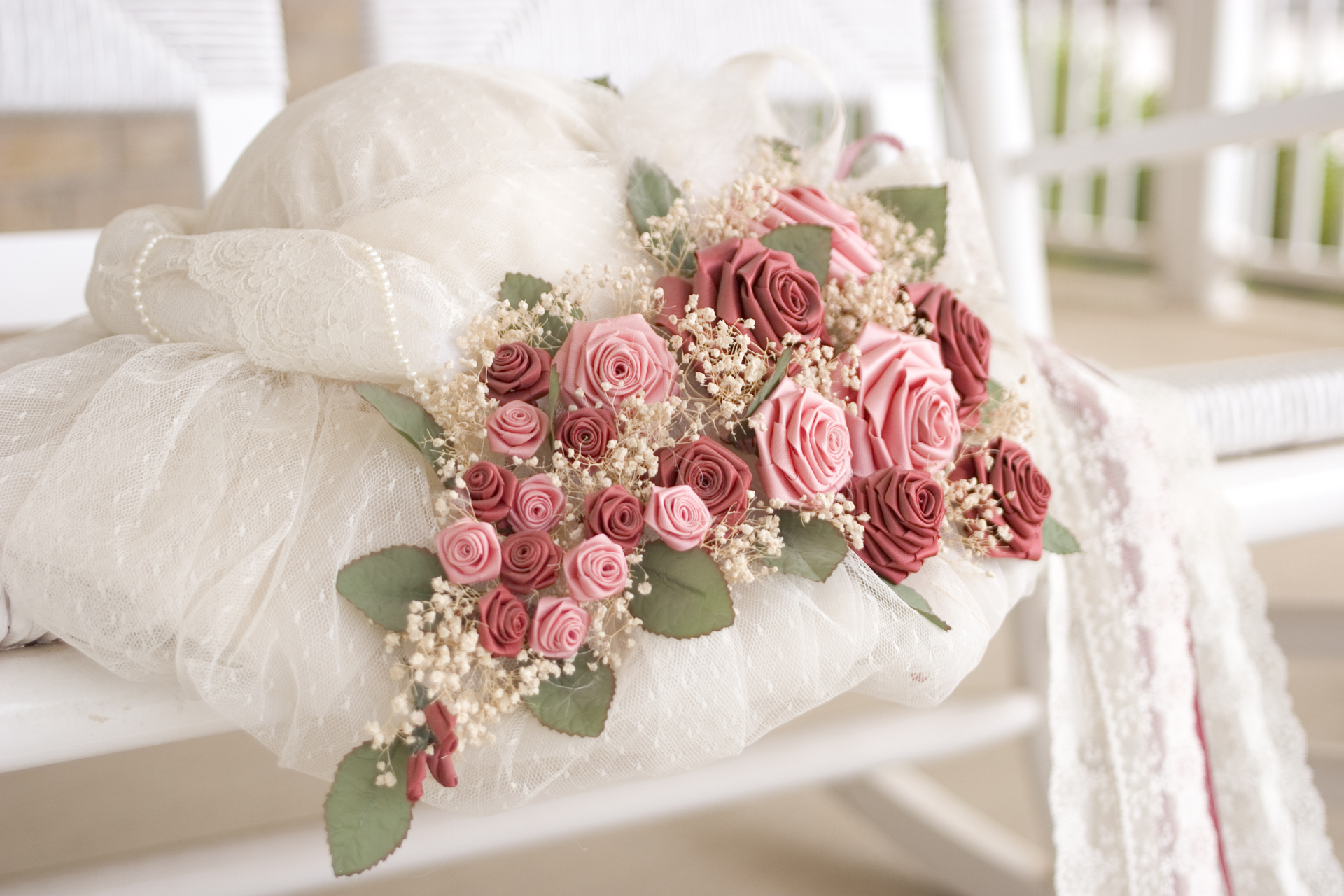 Cuscino con fiori per un matrimonio