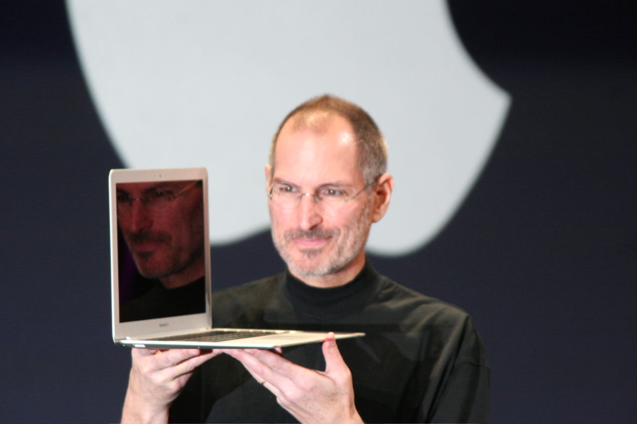 Steve Jobs con Macbook Air