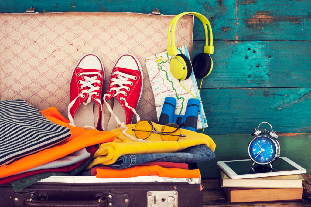 Vestiti, scarpe e accessori da mettere in valigia