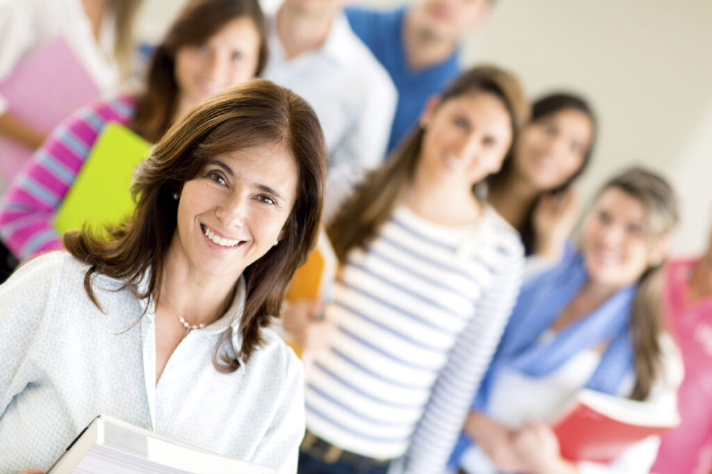 Docente in classe con studenti