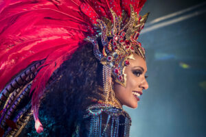 Donna travestita per il Carnevale Caraibico