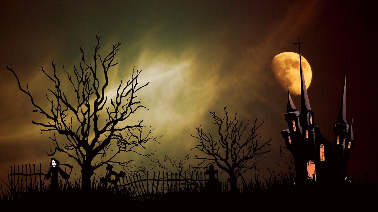 Illustrazione casa spettrale e albero spoglio con luna piena
