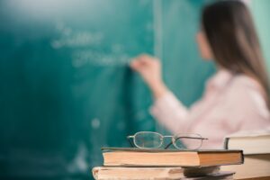 studentessa alla lavagna