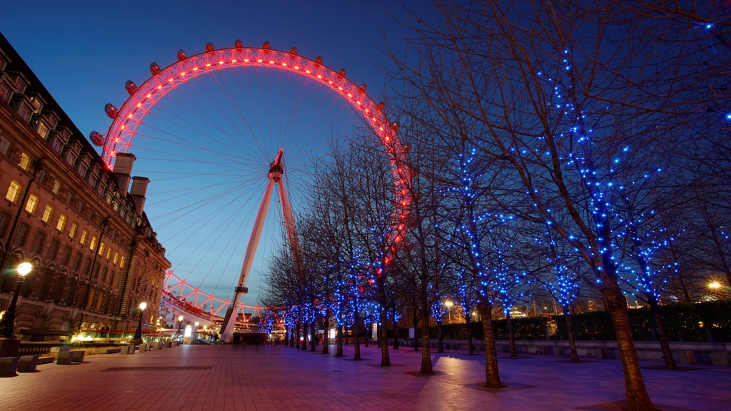 London Eye illuminata di rosso