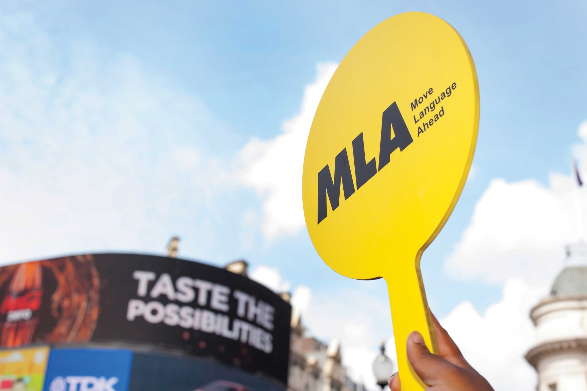 paletta gialla con logo MLA