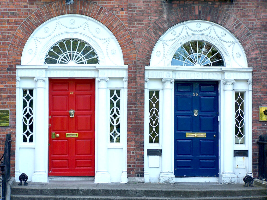 Porta blu e porta rossa