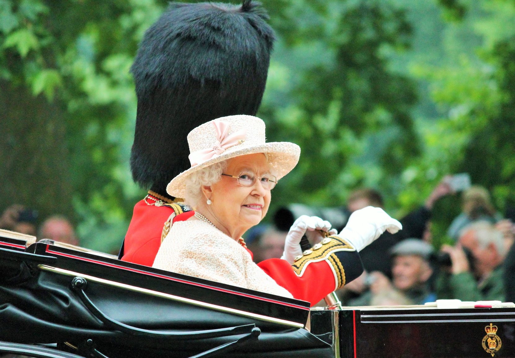 Regina Elisabetta II in carrozza