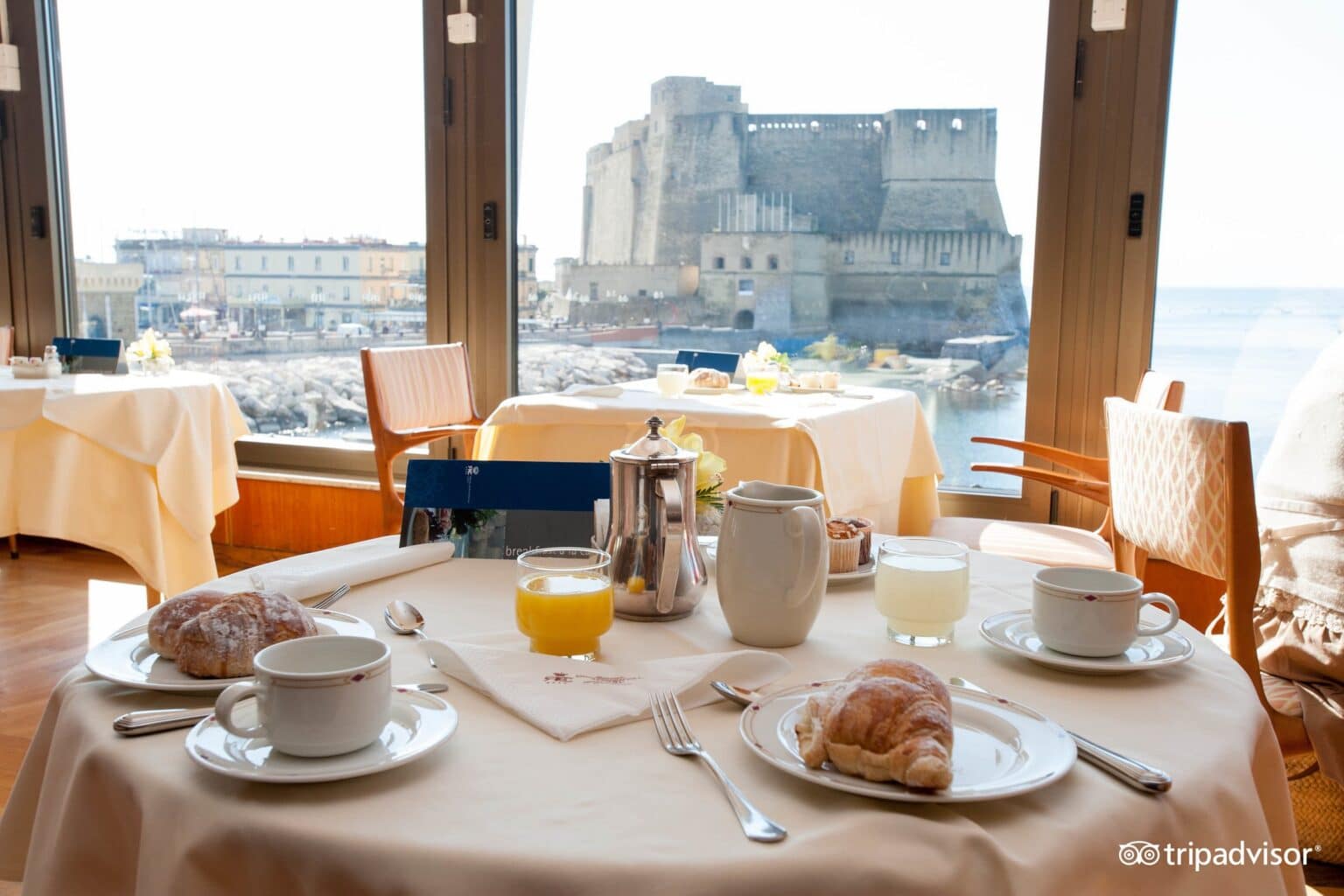 al-castello-breakfast-room--v2165
