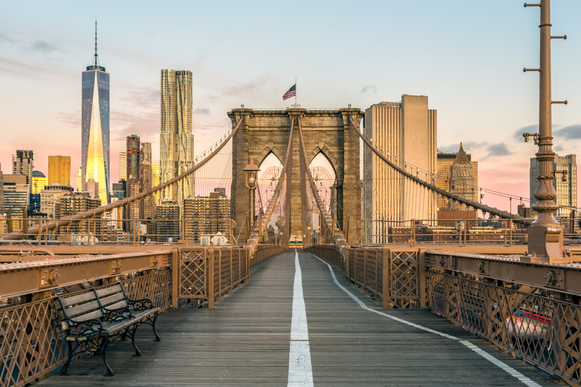 Ponte di Brooklyn e Manhattan al tramonto USA