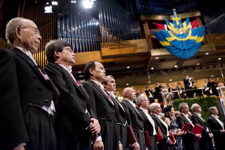 Il Premio Nobel: le origini, le curiosità e l'attualità La cerimonia di consegna dei Premi Nobel 2014, Stockholm Concert Hall. © Nobel Media AB - Photo: Alexander Mahmoud