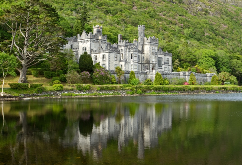 8 Luoghi romantici nel mondo Abbazia di Kylemore a Galway