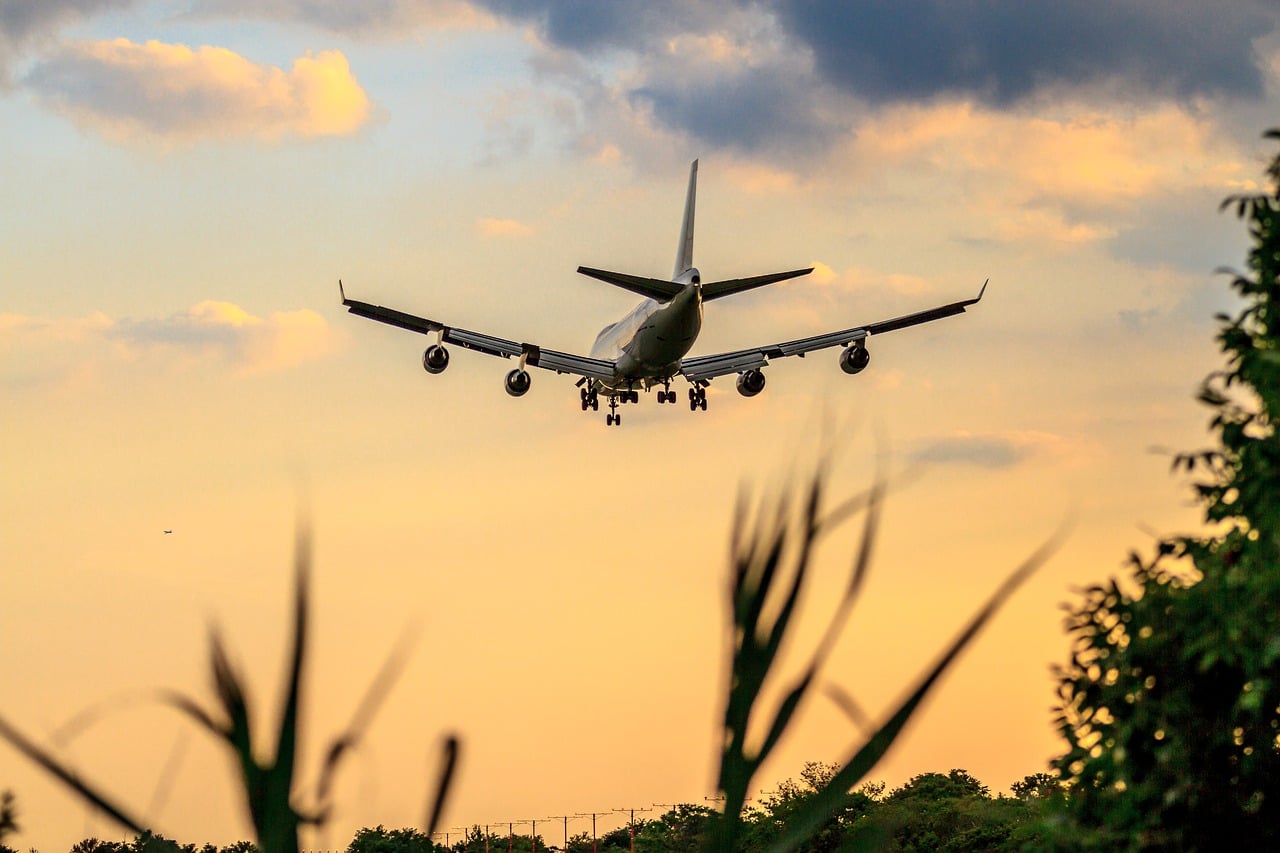 Perché quando voliamo abbiamo l'impressione che l'aereo vada piano? Aereo che decolla