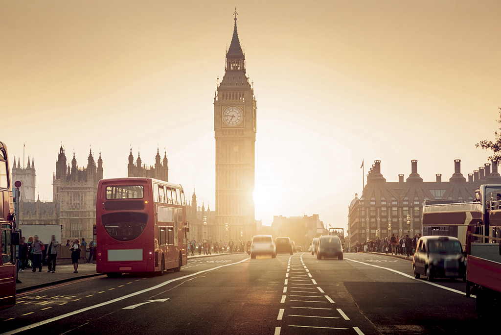 Come funziona lo stage all’estero o in Italia Ponte di Westminster al tramonto