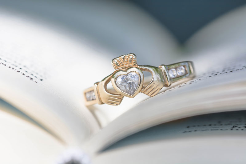 Alla scoperta dei simboli della cultura irlandese claddagh ring