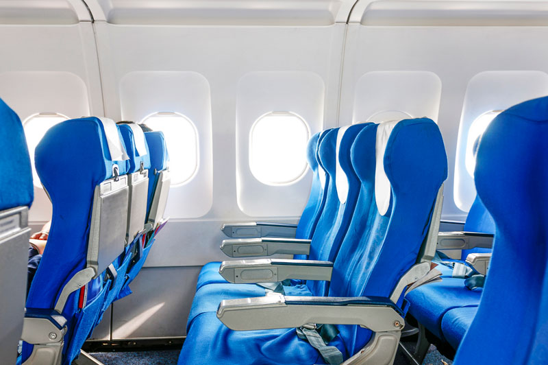 Galateo in volo: le regole da seguire in aereo Sediolini dell'aereo vuoti