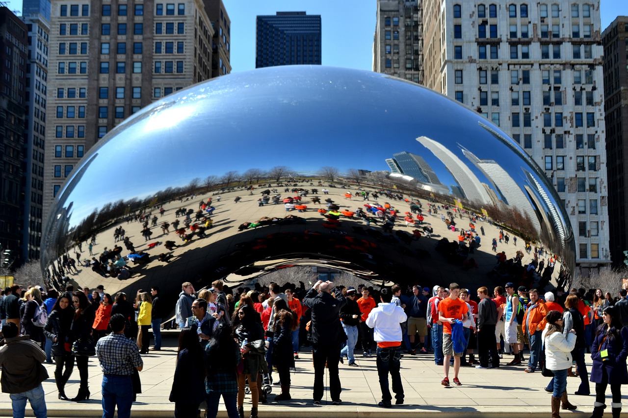 7 monumenti più particolari del mondo Monumento Cloud Gate di Chicago
