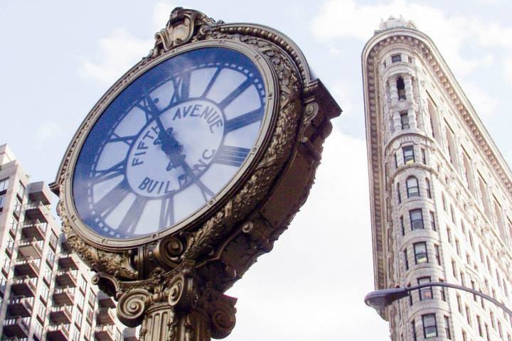 10 cose da vedere a New York Orologio fifth avenue building NY