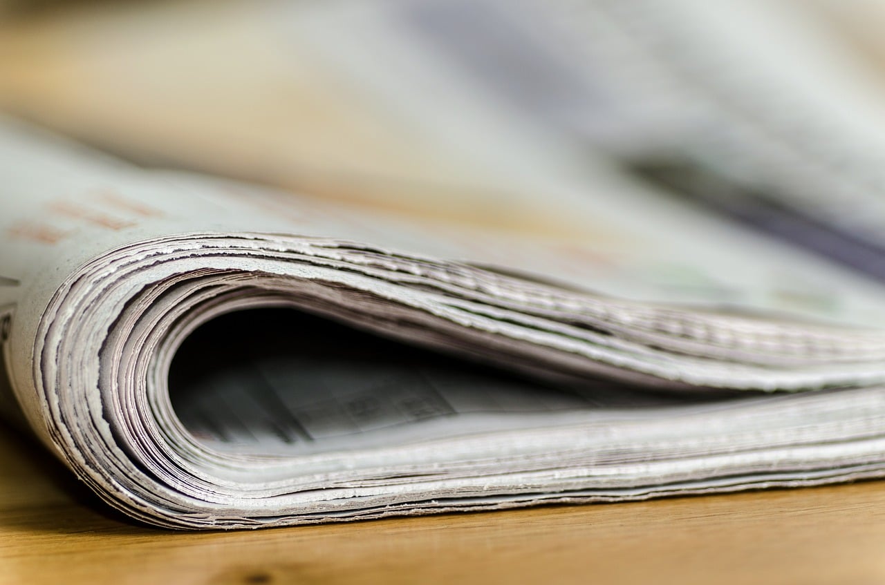 Idee e strumenti per usare il giornale in una lezione di inglese giornale piegato