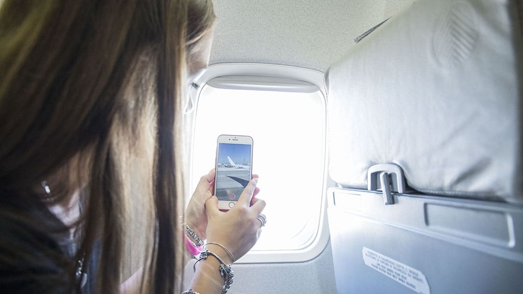 Intervista a Ludovica Coscione in vacanza studio con MLA Ludovica Coscione fotografa il finestrino dell'aereo