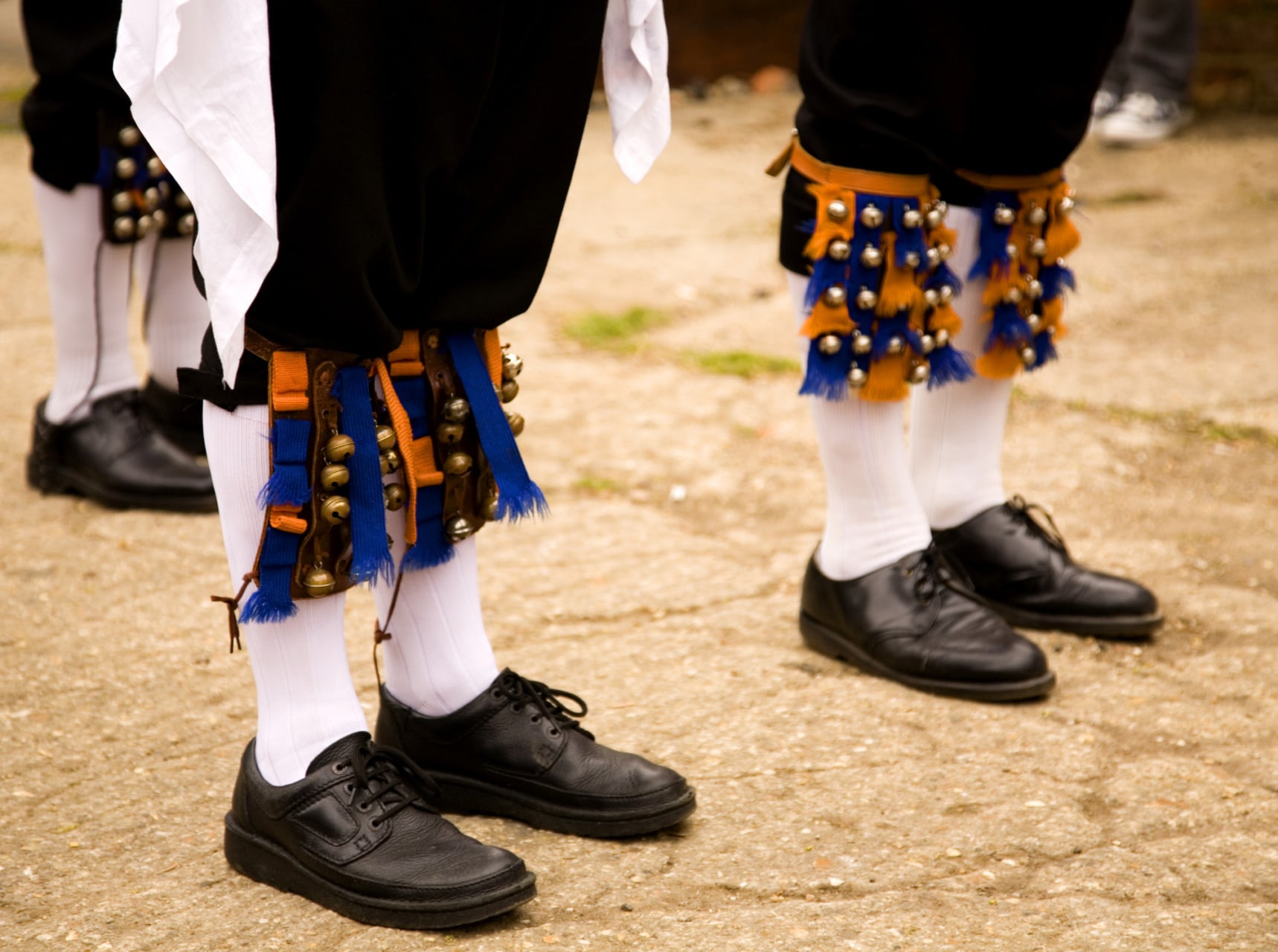 La Pasqua nel Regno Unito Piedi di ballerini pronti per la morris dance