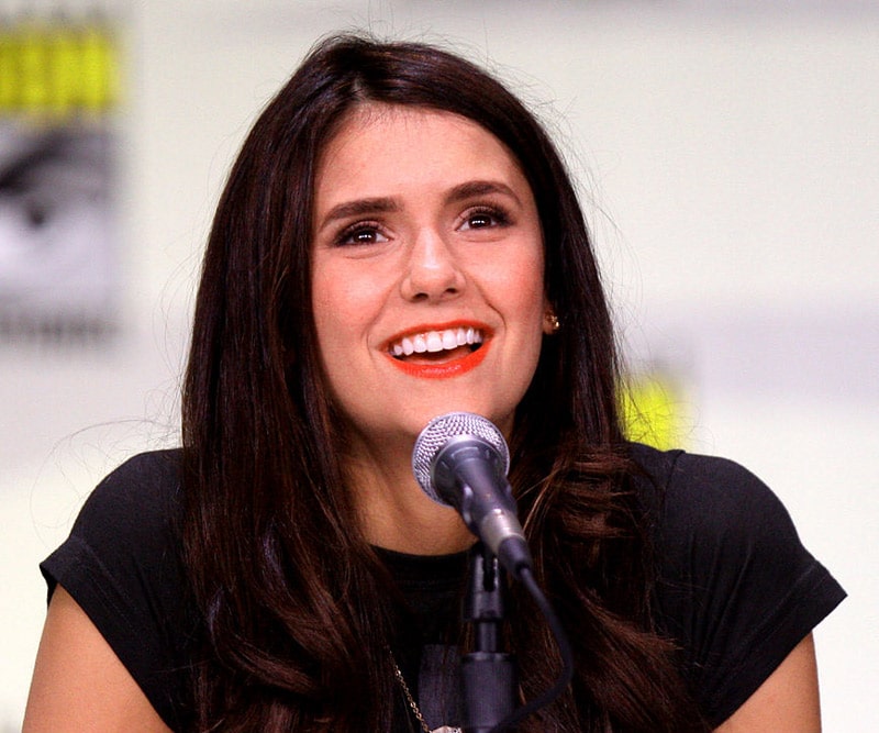 8 Star di Hollywood che parlano più lingue Nina Dobrev attrice