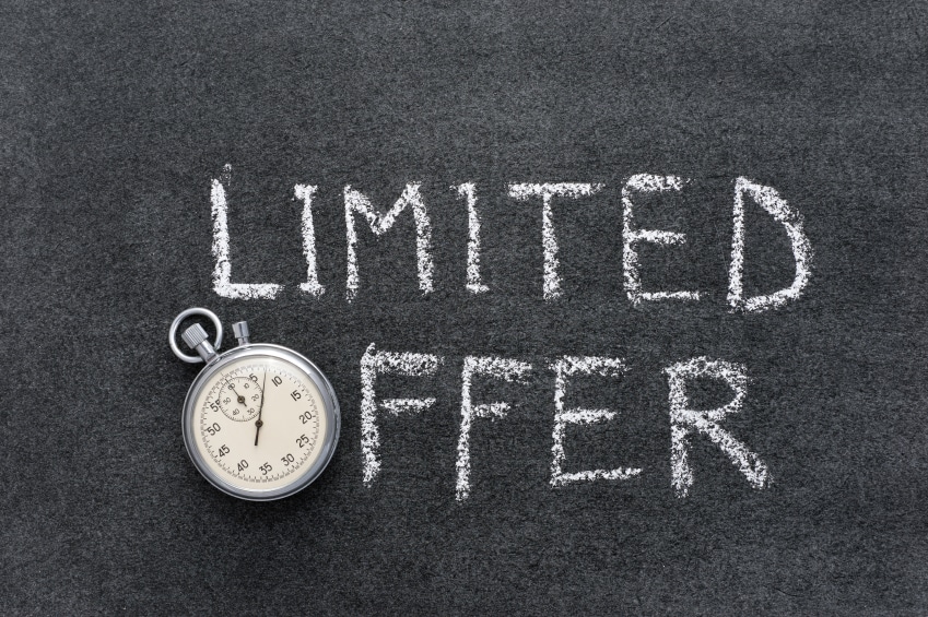 Vacanze studio: tutte le offerte Prenota Prima di dicembre e gennaio Lavagna con scritta offerta limitata