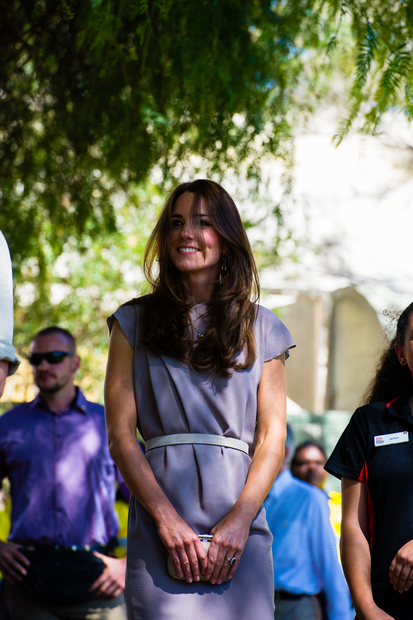 COSA POSSONO (E DEVONO) INDOSSARE I REALI INGLESI Kate Middleton in abito lilla