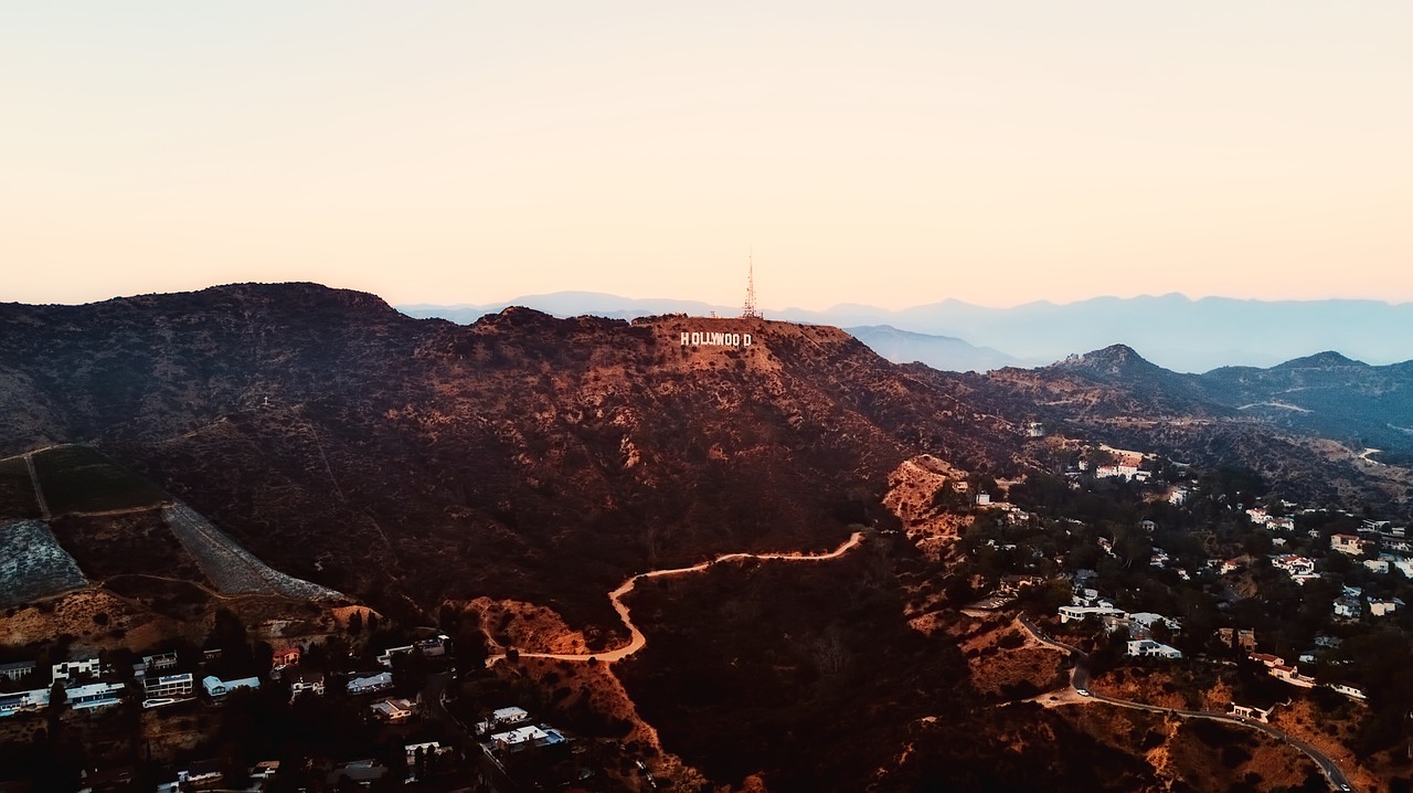 Chi ha inventato la scritta di Hollywood? Chi ha inventato la scritta di Hollywood?