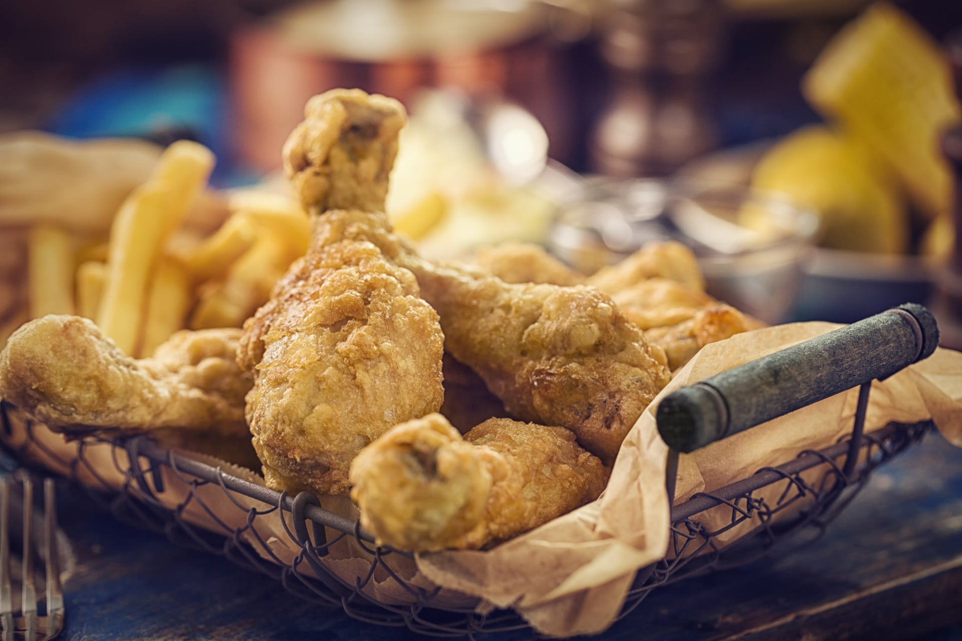 Natale: le tradizioni a tavola più strane del mondo Homemade Golden Fried Chicken