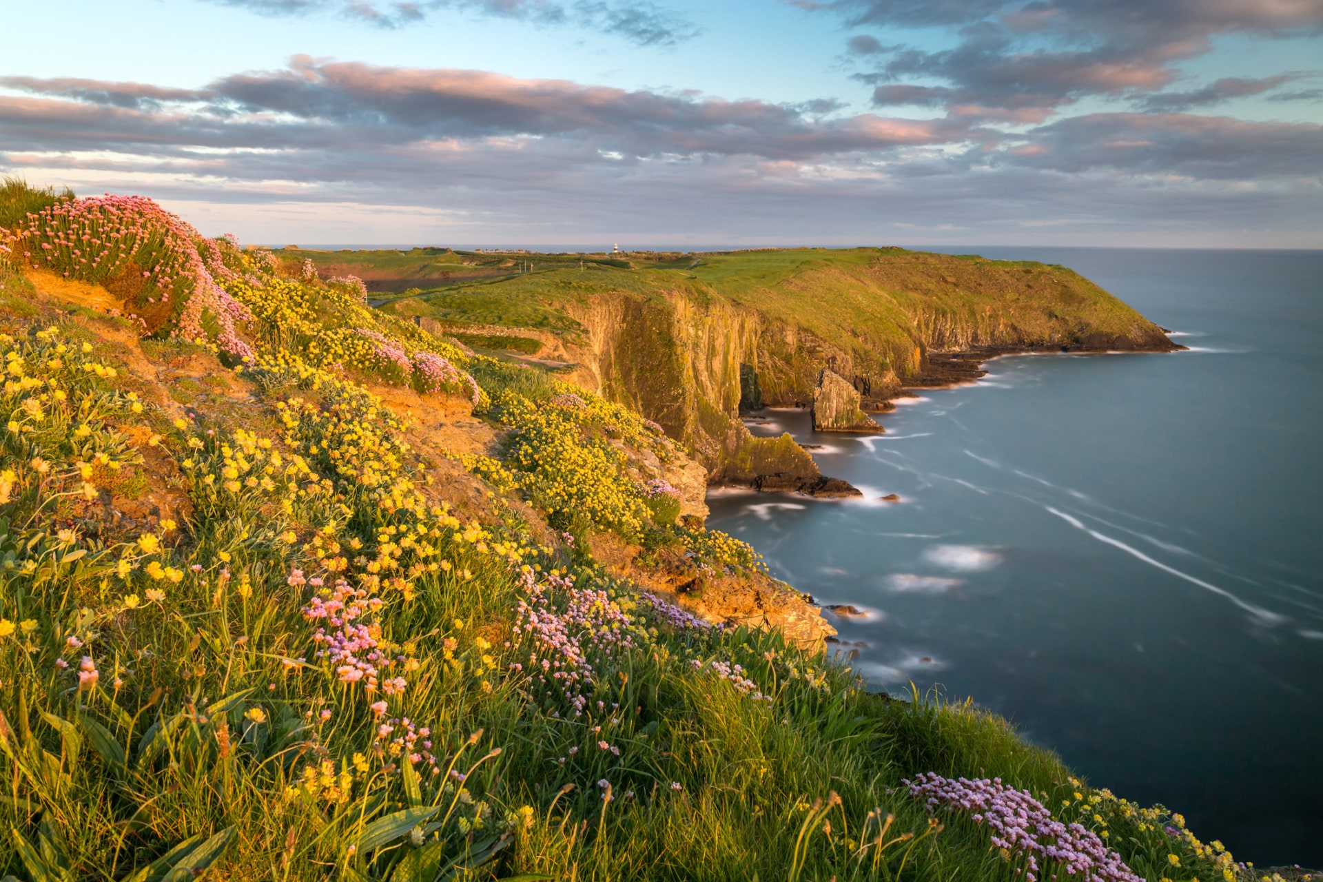 I luoghi più belli del mondo in primavera Scogliera in Irlanda