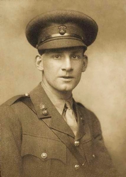 Remembrance day e i war poets Siegfried_Sassoon_by_George_Charles_Beresford_(1915)