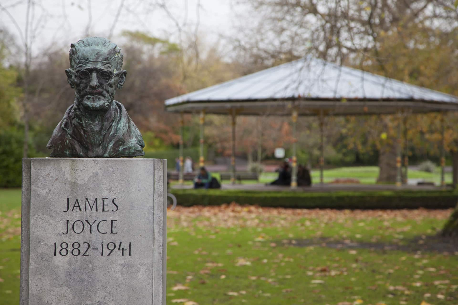 BLOOMSDAY, una festa per James Joyce Statua di James Joyce