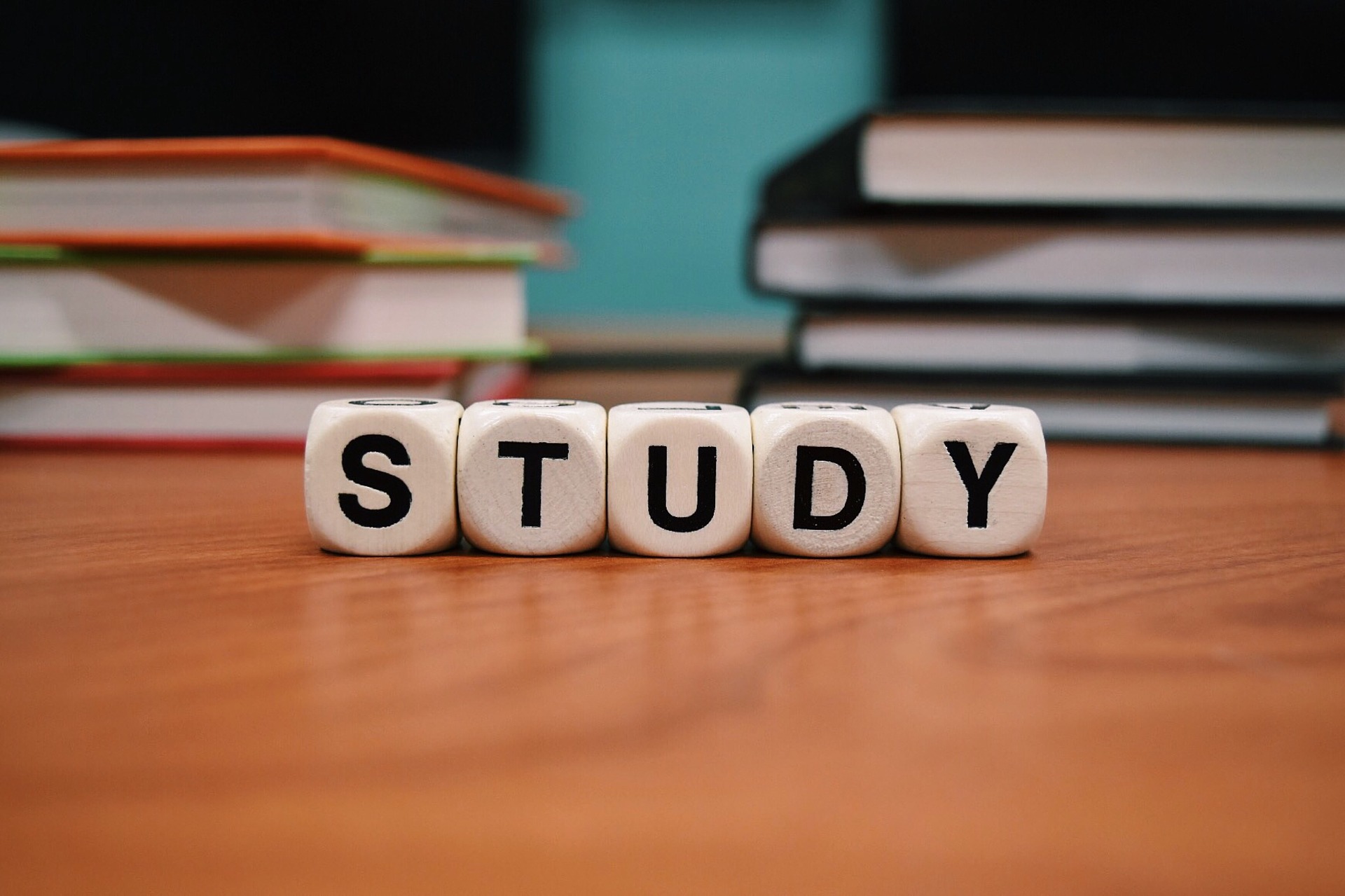 Le strategie educative per una didattica efficace Dadi che compongono la scritta study
